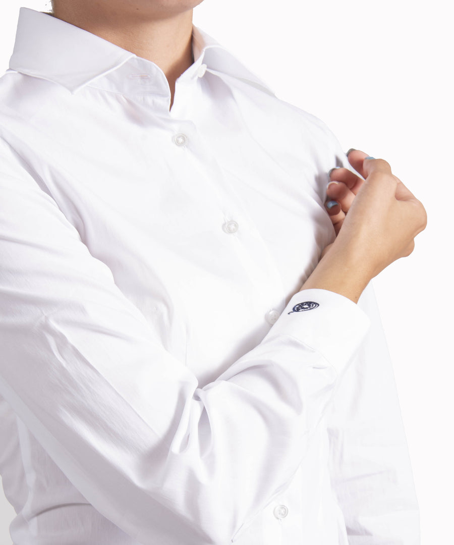 Camicia DONNA Associazione Italiana Sommelier, bianca in cotone con ricamo tastevin AIS blu su polsino destro